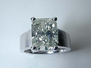 4.02ct G-VS1 Radiant Cut Diamond Engagement Ring 18kt white Gold 900,000 GIA certified diamonds