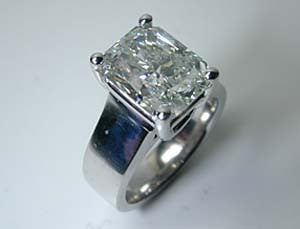 4.02ct G-VS1 Radiant Cut Diamond Engagement Ring 18kt white Gold 900,000 GIA certified diamonds
