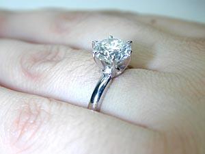0.72ct H-VS2 Diamond Engagement Ring  Round Diamond 18kt JEWELFORME BLUE