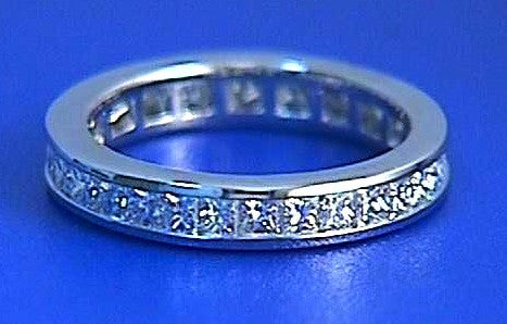 1.95ct Princess diamond Eternity Wedding Ring Band 18kt white Gold JEWELFORME BLUE