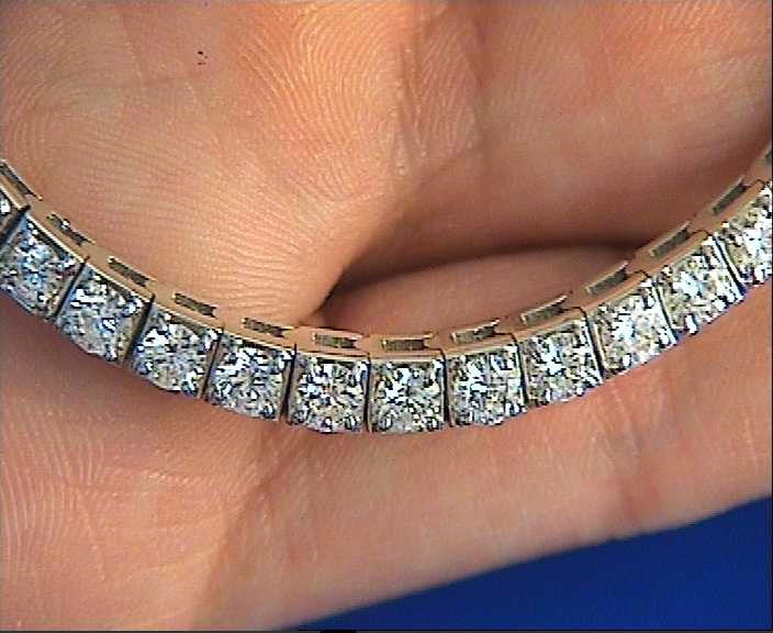 27.00ct Diamond Pendant Opera Necklace 18kt White Gold JEWELFORME BLUE