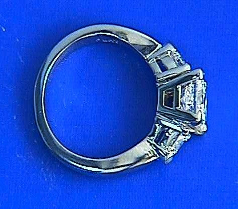2.30ct F-VS2 Princess Cut Diamond and Pear Shape Engagement Ring 18kt JEWELFORME BLUE GIA EGL