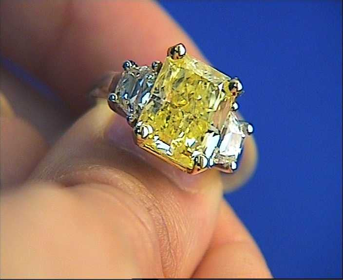 3.76ct Radiant Fancy Yellow GIA certified Diamond Ring 18kt JEWELFORME BLUE