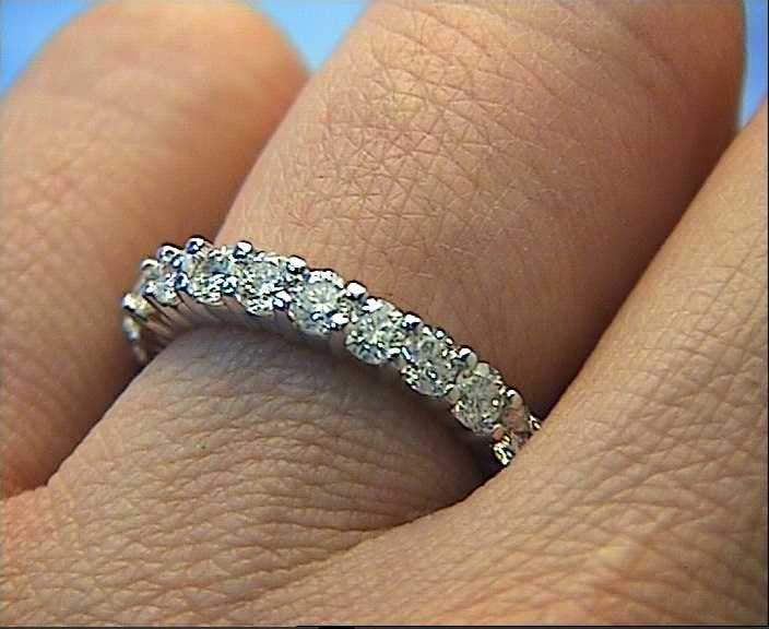 2.20ct Round Diamonds Eternity Wedding Ring 18kt white gold JEWELFORME BLUE