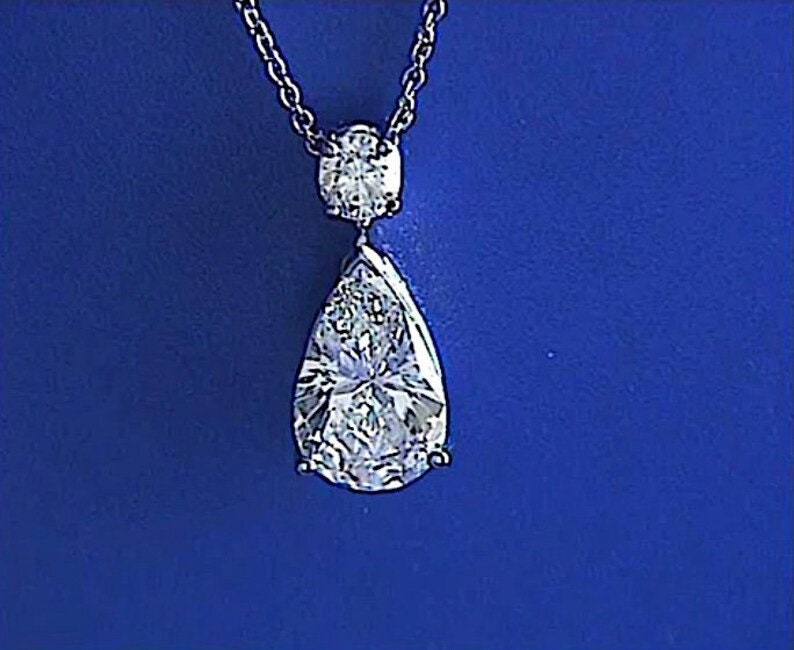 18kt White Gold 1.15ct Pear Shape Diamonds Pendant G VS 18" Chain 18K
