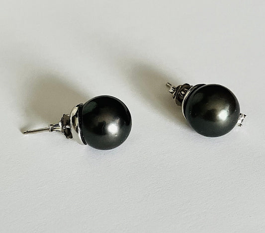 Natural Black Pearls South Sea 0.22ct Round Cut Diamond Earrings 18kt White