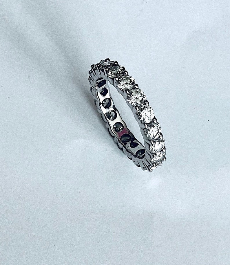 18kt 2.79ct Diamond Eternity Wedding Ring Band 18kt White Gold size 6.5