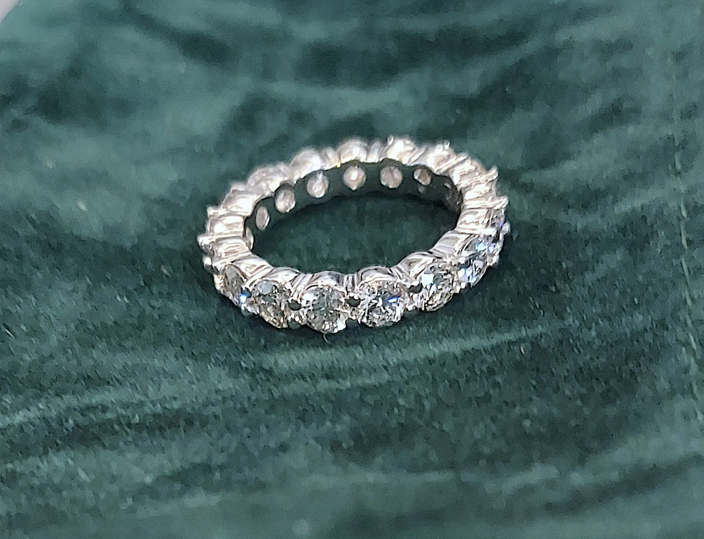 3.54ct Round Diamonds Eternity Wedding Ring 18kt JEWELFORME BLUE